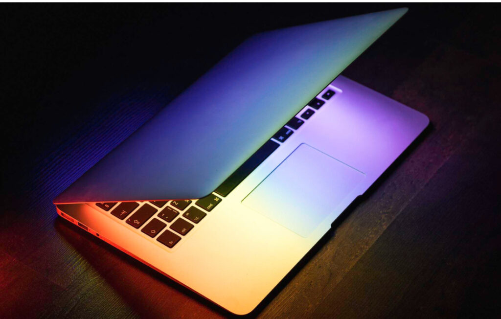 What is the difference between a tablet and a laptop?